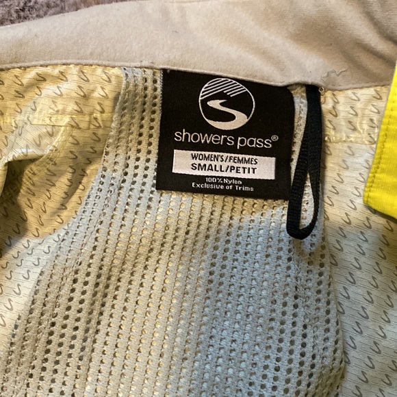 Showers Pass High Visibility Rain Cycling Jacket - Picture 8 of 16